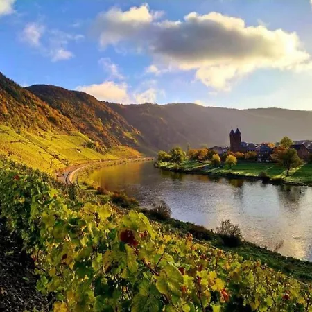 Apartment Lakeside Escape