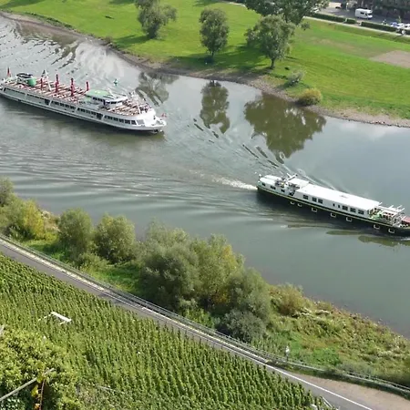 Lakeside Escape 公寓 *