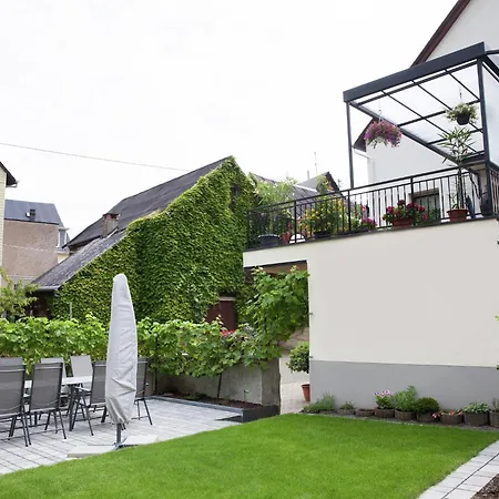 Lakeside Escape * Ernst