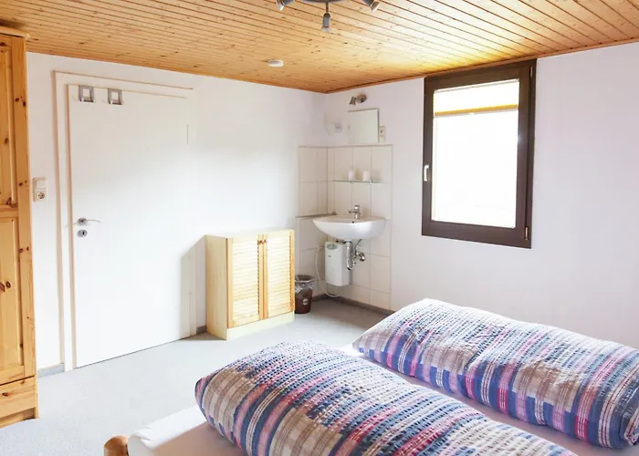 Lakeside Escape * Ernst