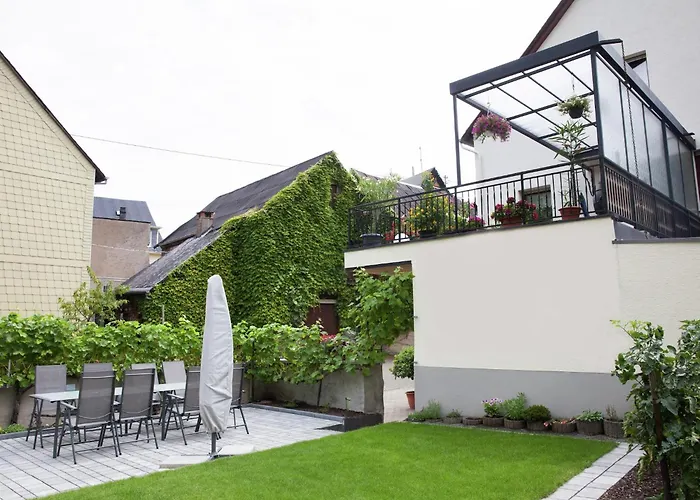 Lakeside Escape * Ernst